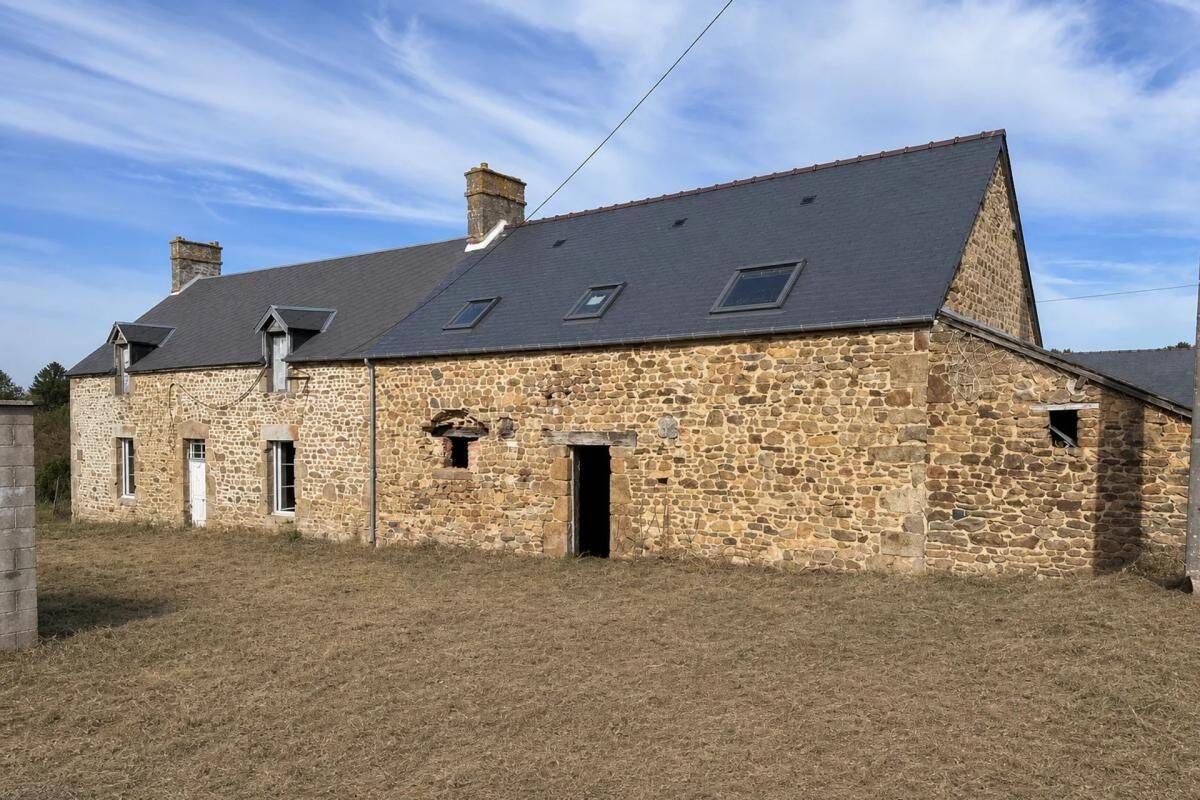 Maison 2 pièces 144 m² · à Saint-Fraimbault · 144 m² · 62 000 €