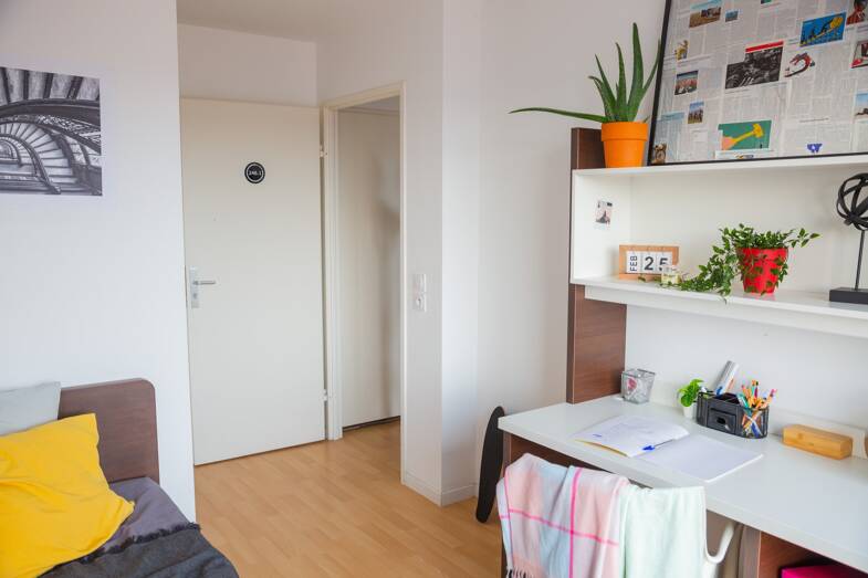 Appartement à louer 563 € 1 pièce 12 m² Le Lac-Bacalan Bordeaux 33300