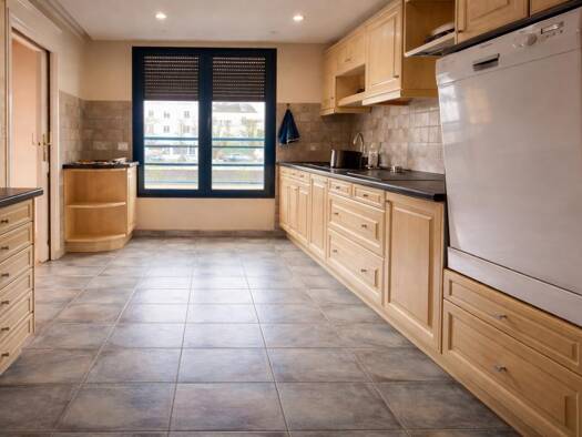 Appartement à vendre 259 000 € 5 pièces 3 chambres 116,4 m² Étage 3/4 Urbain Terrasson-Lavilledieu 24120