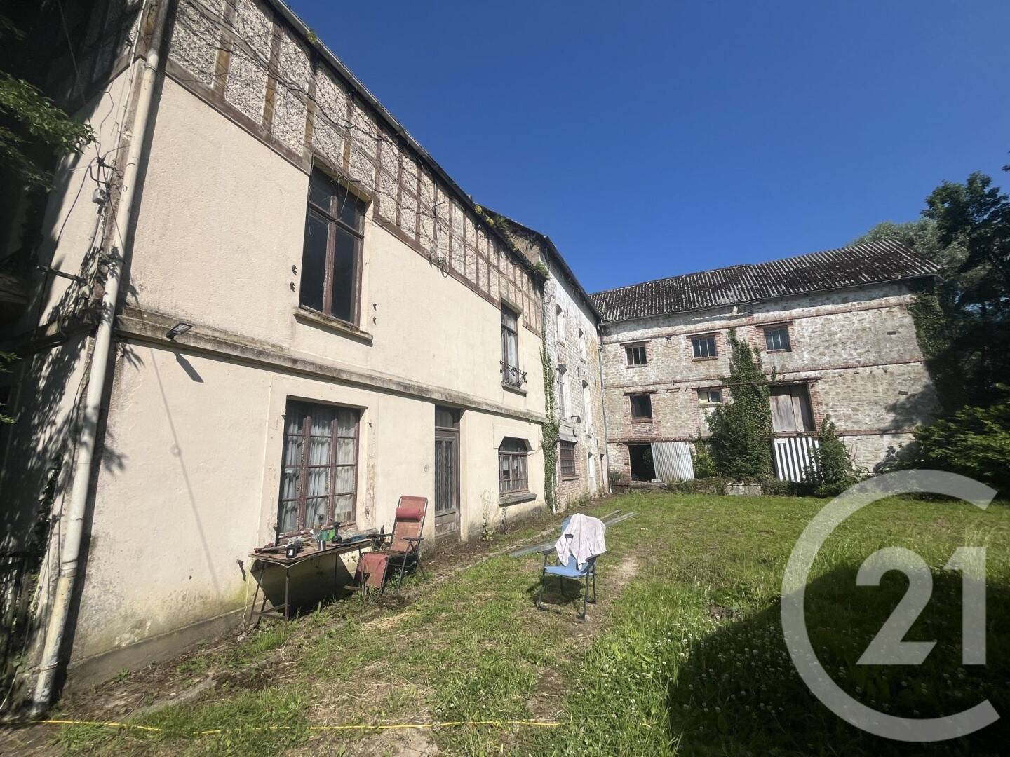 Maison 19 pièces 500 m² · à Questrecques · 500 m² · 220 000 €
