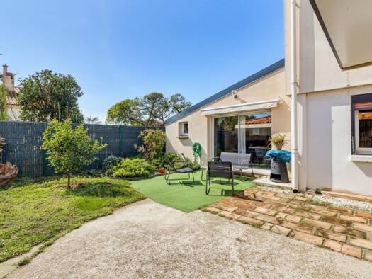 Maison de ville à vendre 230 000 € 4 pièces 3 chambres 73 m² 178 m² de terrain Sud Bouillargues 30230