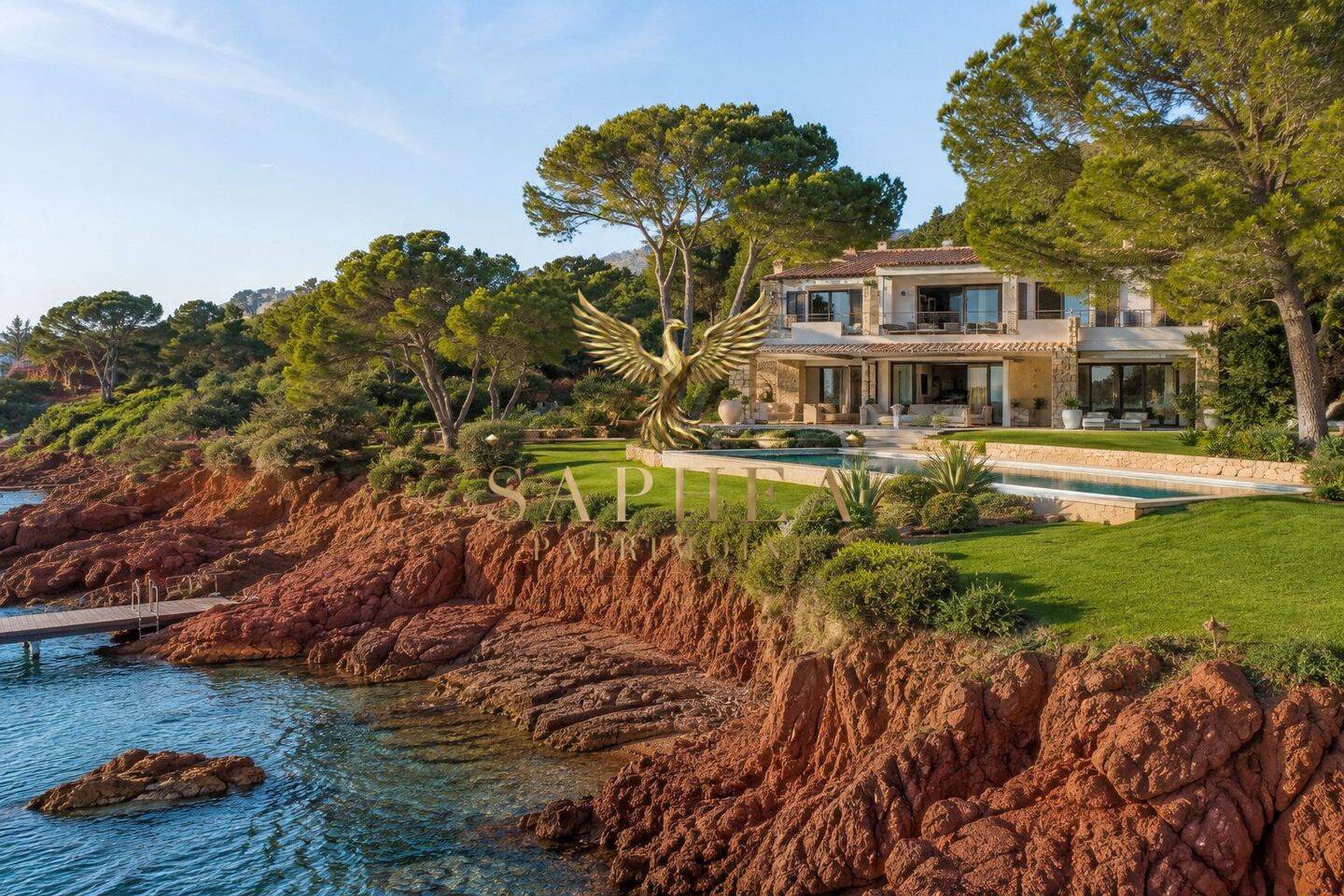 Maison 8 pièces 300 m² · à Roquebrune-sur-Argens · 300 m² · 7 900 000 €