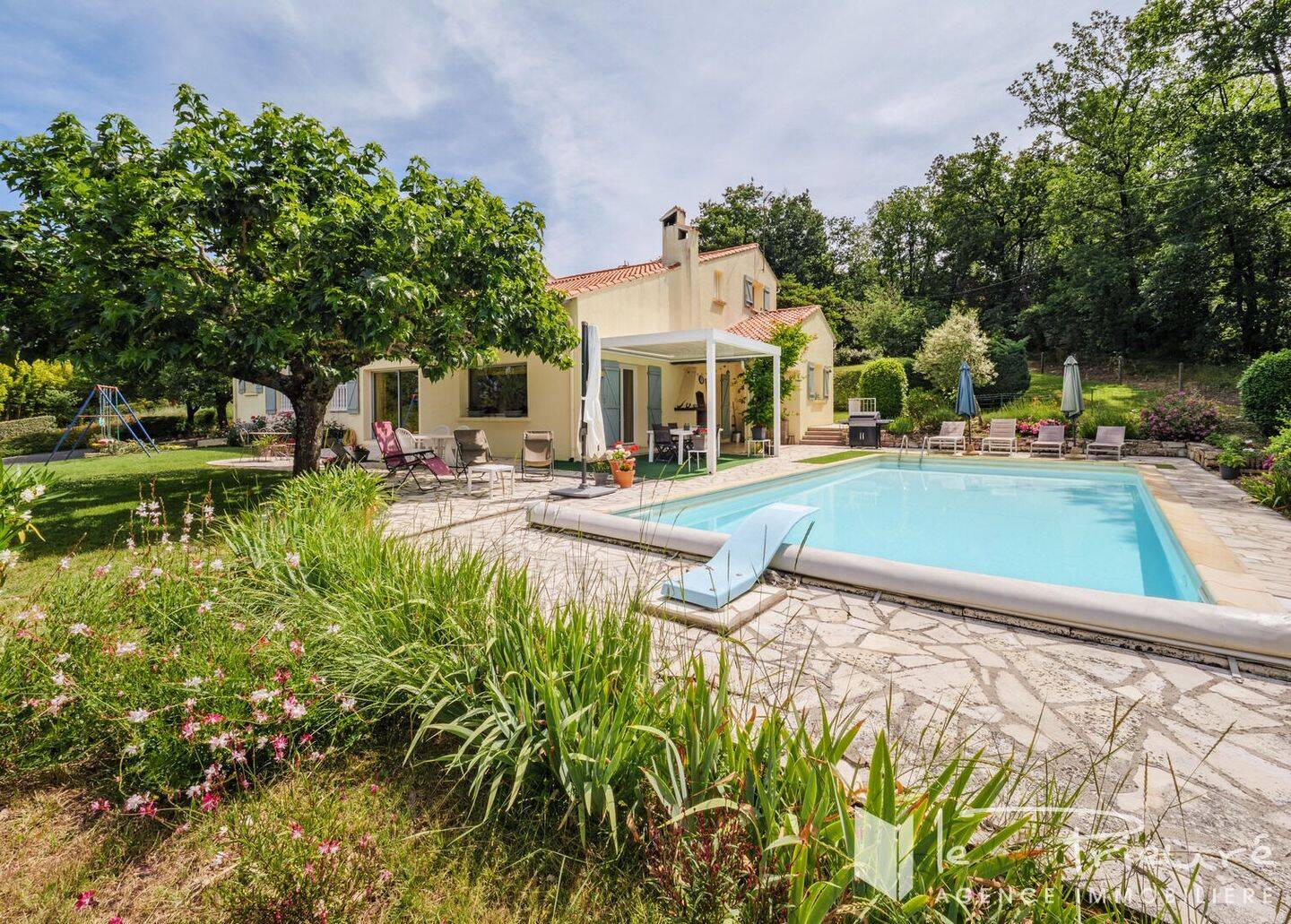 Maison 10 pièces 302 m² · à Puygouzon · 302 m² · 545 000 €