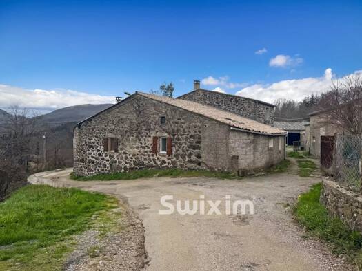 Maison à vendre 445 000 € 6 pièces 4 chambres 150 m² 3 550 m² de terrain Privas 07000
