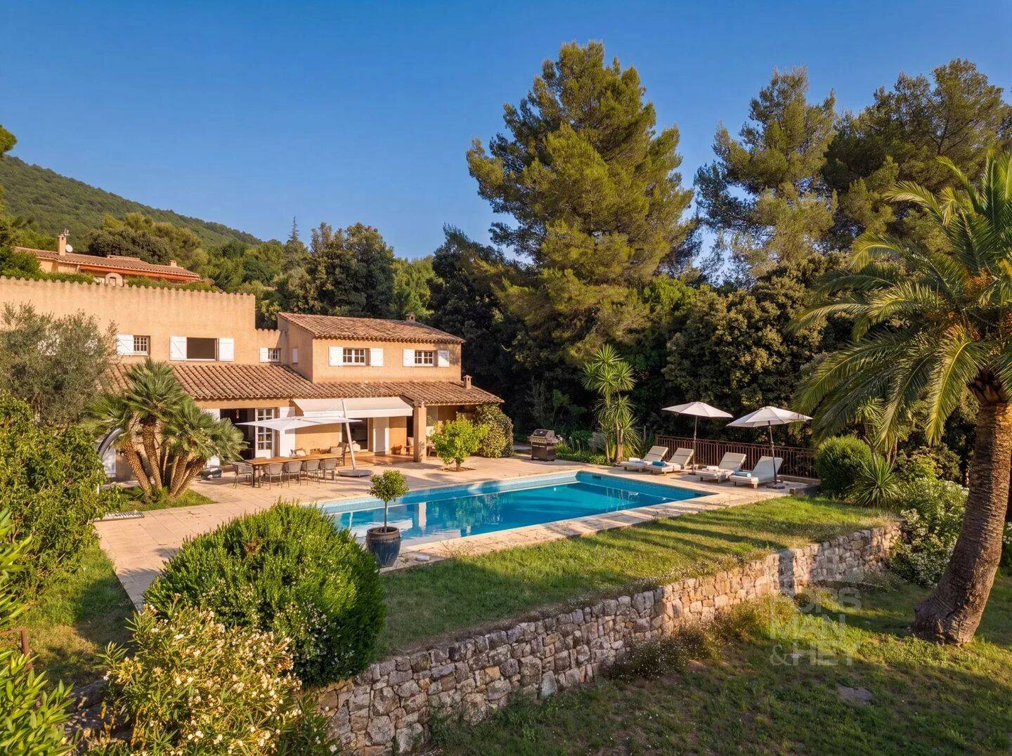 Maison 5 pièces 187 m² · à Grasse · 187,3 m² · 1 250 000 €