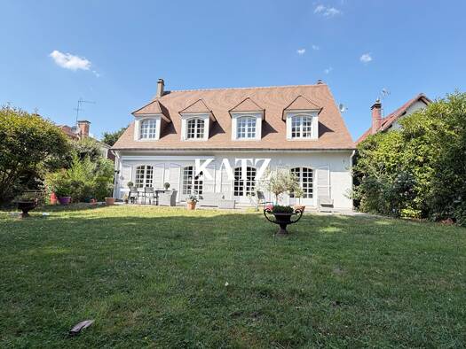 Maison à vendre 1 395 000 € 8 pièces 5 chambres 204 m² 840 m² de terrain La Châtaigneraie-La Feuillaume Sud La Celle-Saint-Cloud 78170