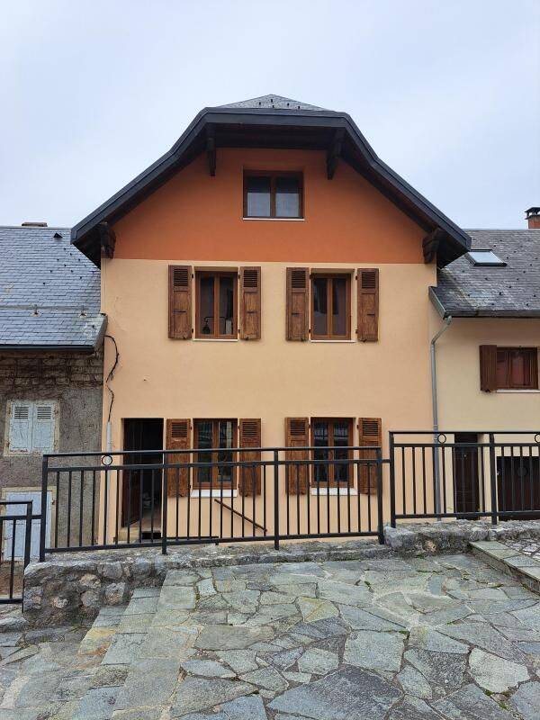 Maison 4 pièces · à Entremont-le-Vieux · 913 €/mois