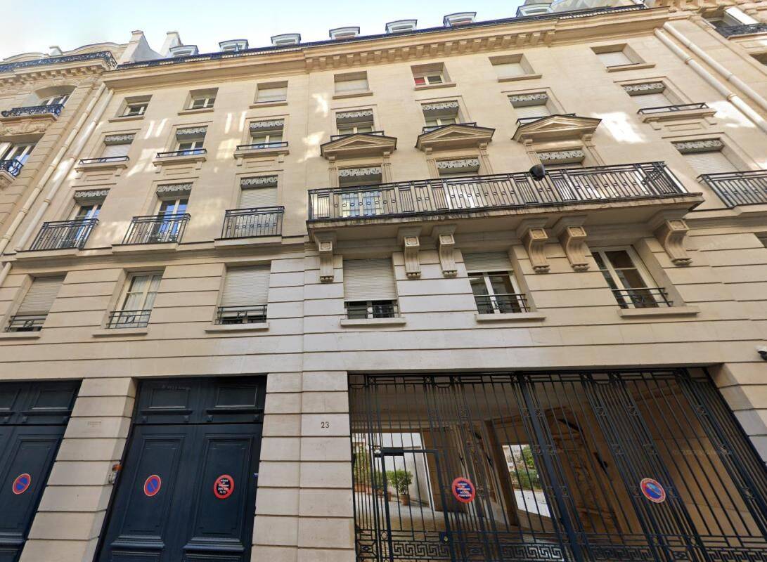 Appartement 4 pièces 92 m² · à Paris 8ème Arrondissement · 92 m² · 3 027 €