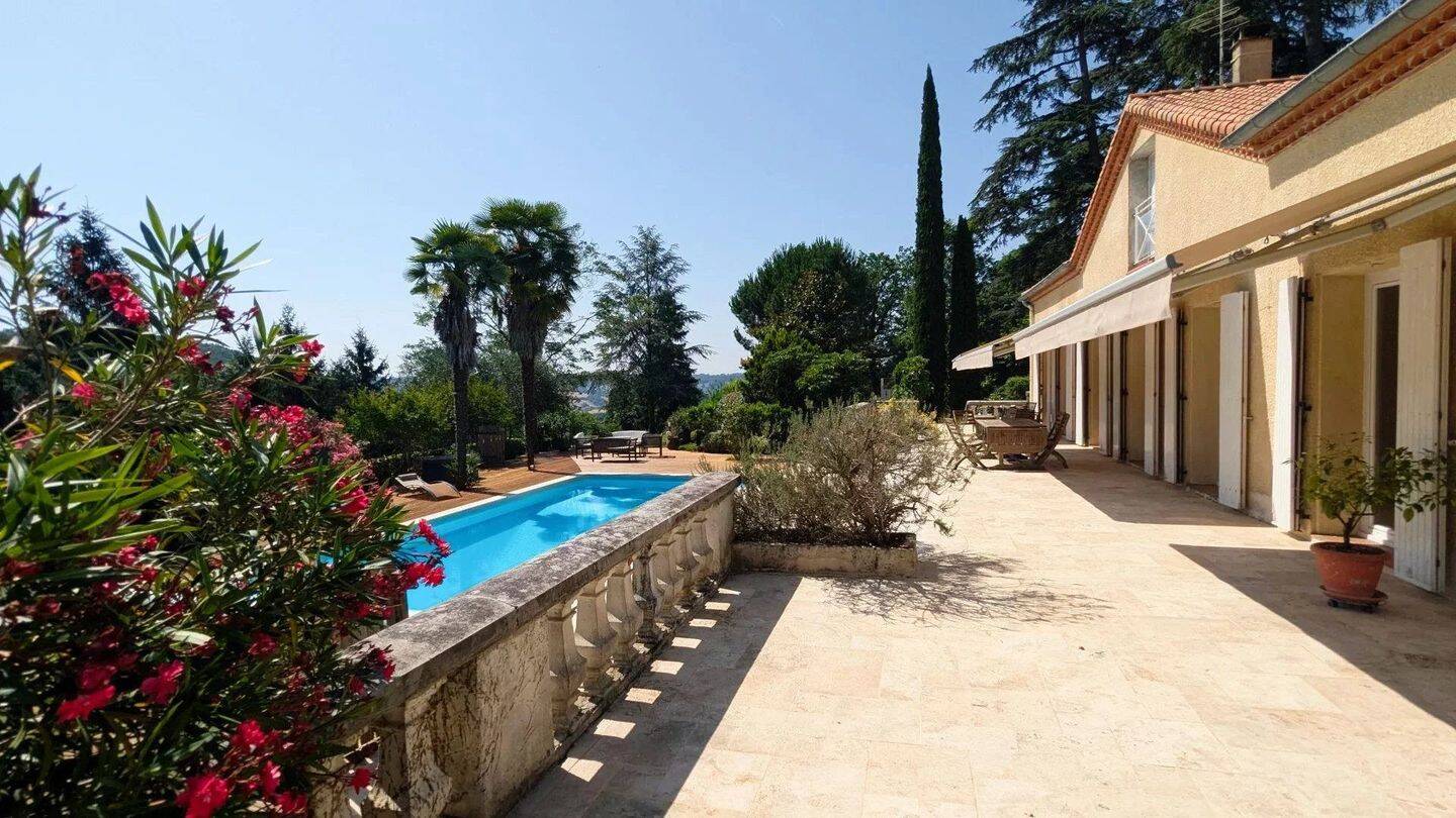 Maison 9 pièces 266 m² · à Foulayronnes · 266 m² · 380 000 €