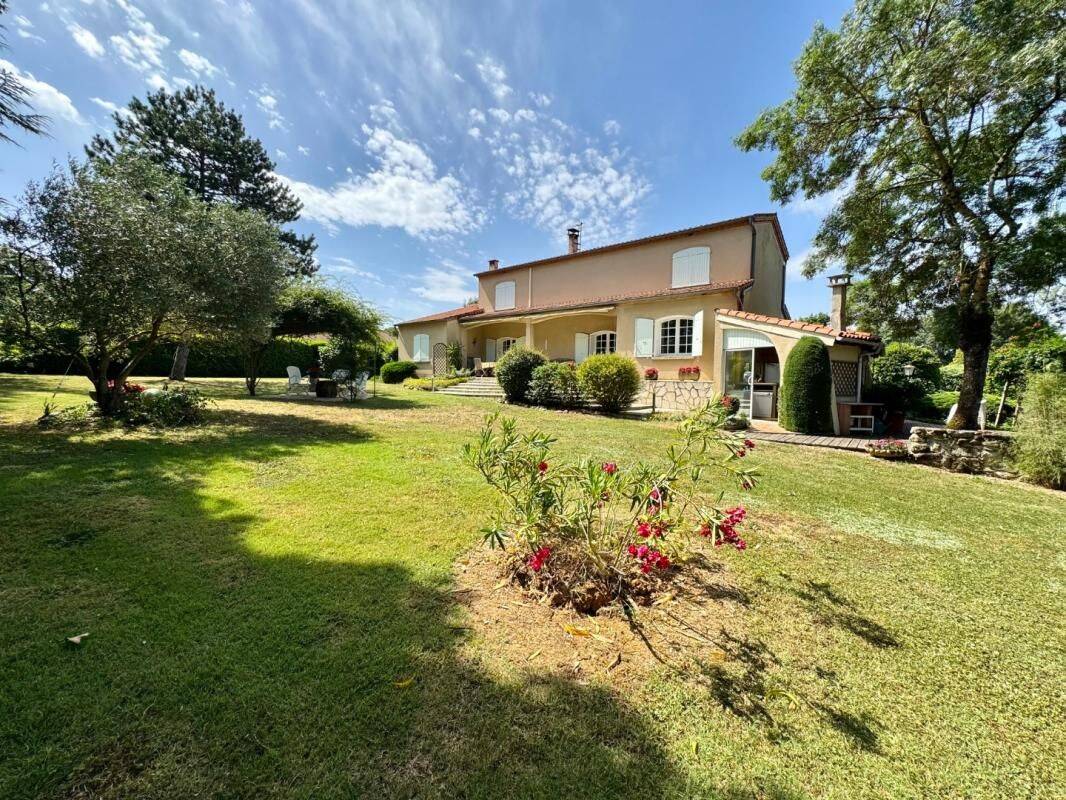 Maison 6 pièces 163 m² · à Castres · 163 m² · 379 000 €