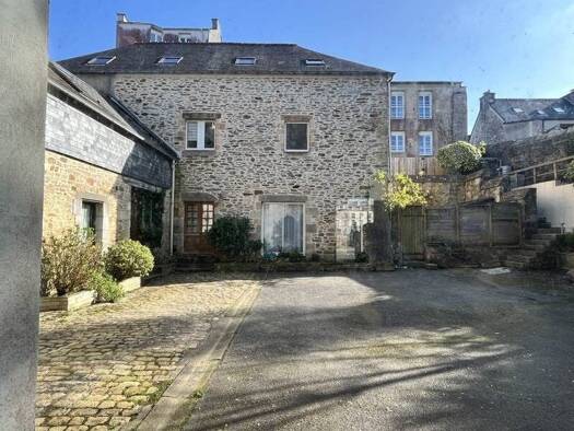 Appartement à louer 560 € 2 pièces 1 chambre 31 m² RDC/2 Est Landerneau 29800