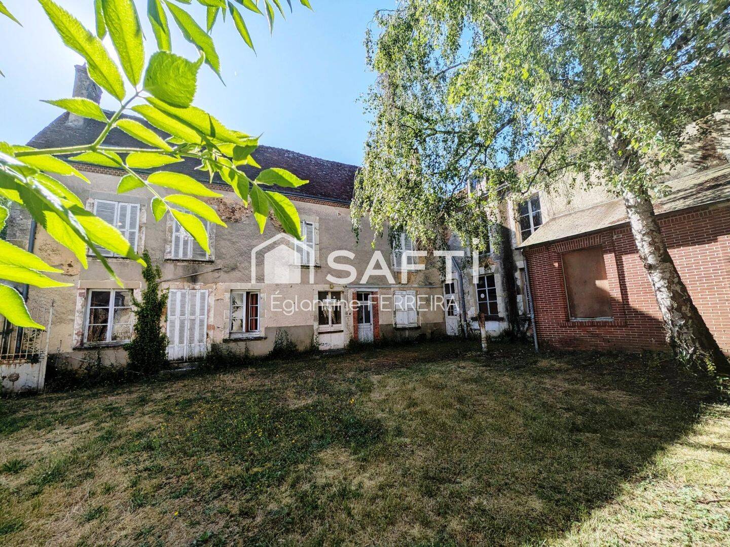 Maison 13 pièces 400 m² · à Graçay · 400 m² · 56 000 €