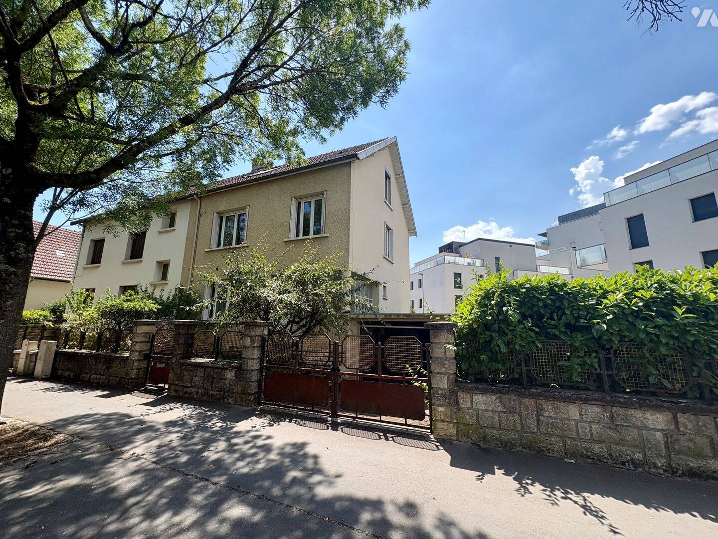Maison 5 pièces 100 m² · à Dijon · 100 m² · 150 000 €