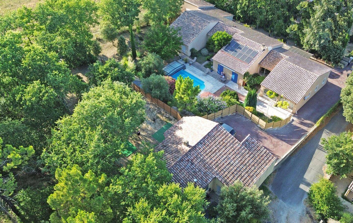 Maison 13 pièces 408 m² · à Saint-Restitut · 408 m² · 879 000 €