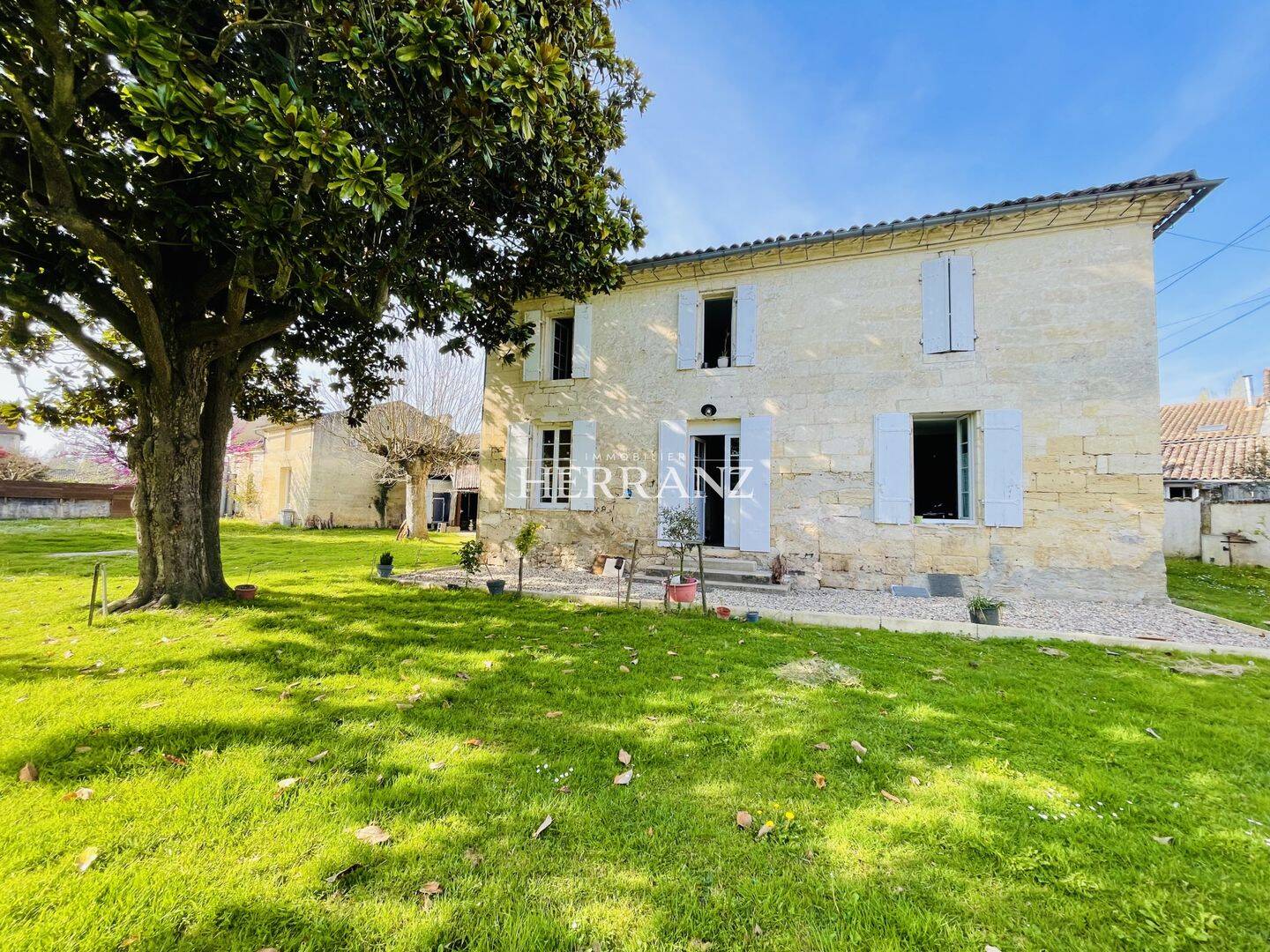 Maison 5 pièces 180 m² · à Sainte-Terre · 180 m² · 340 000 €