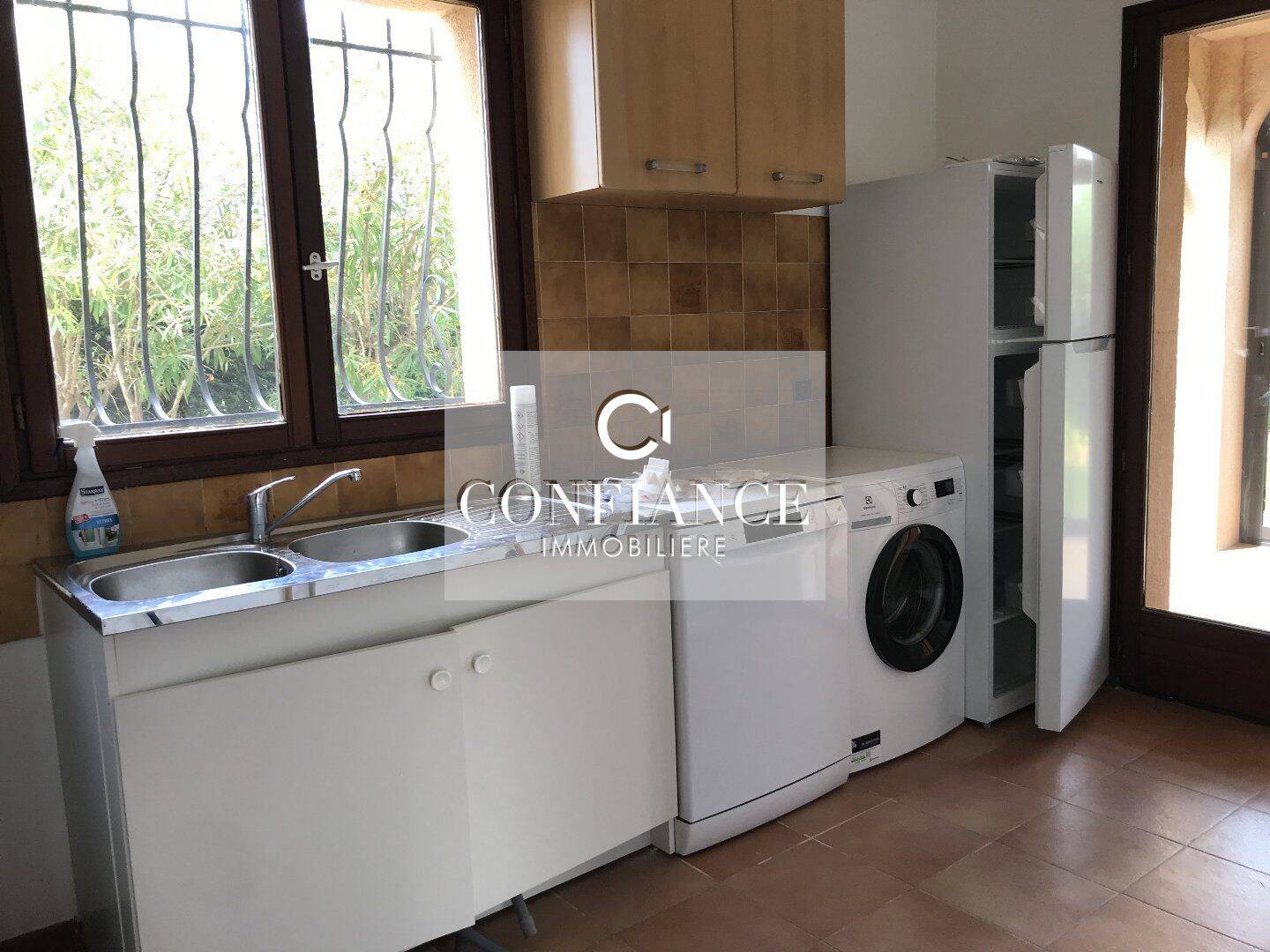 4 PIECES VIDE EN RDJ REZ DE MAISON - TERRON NICE OUEST — 4