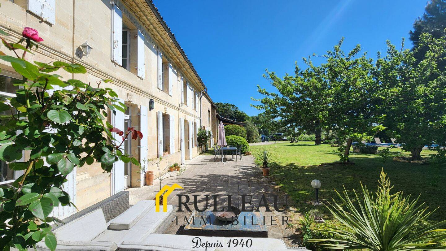 Maison 9 pièces 330 m² · à Pugnac · 330 m² · 577 500 €