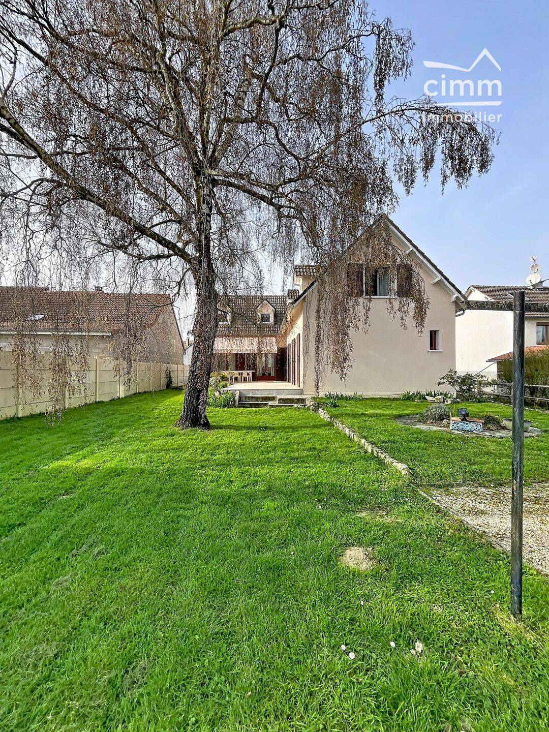 Maison 6 pièces 177 m² · à Amilly · 176,6 m² · 238 000 €