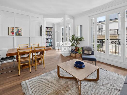 Appartement à vendre 819 000 € 3 pièces 2 chambres 64 m² Étage 4/6 Montmartre Paris 18ème arrondissement 75018