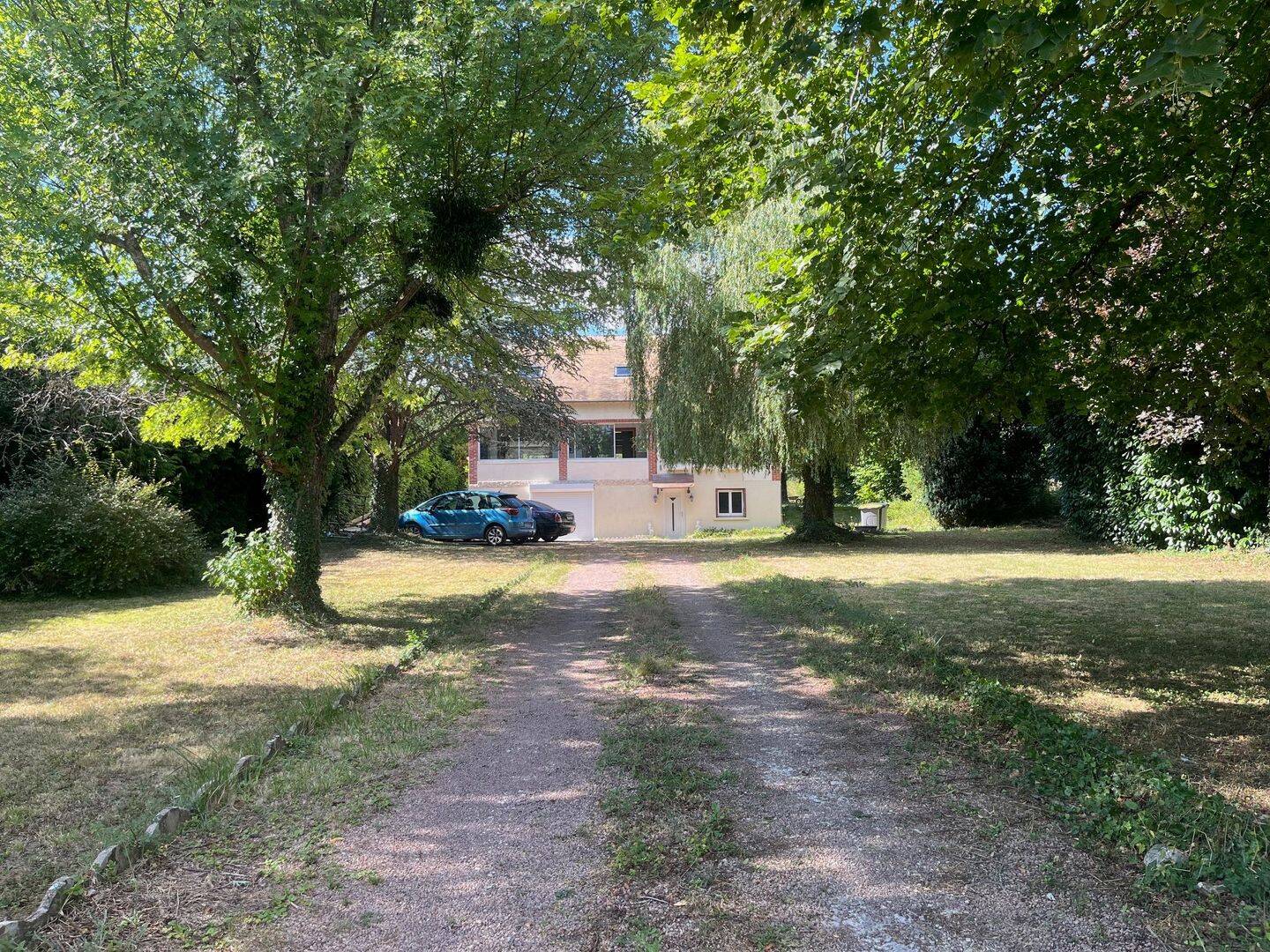 Maison 6 pièces 220 m² · à Fontaine-la-Gaillarde · 220 m² · 273 000 €