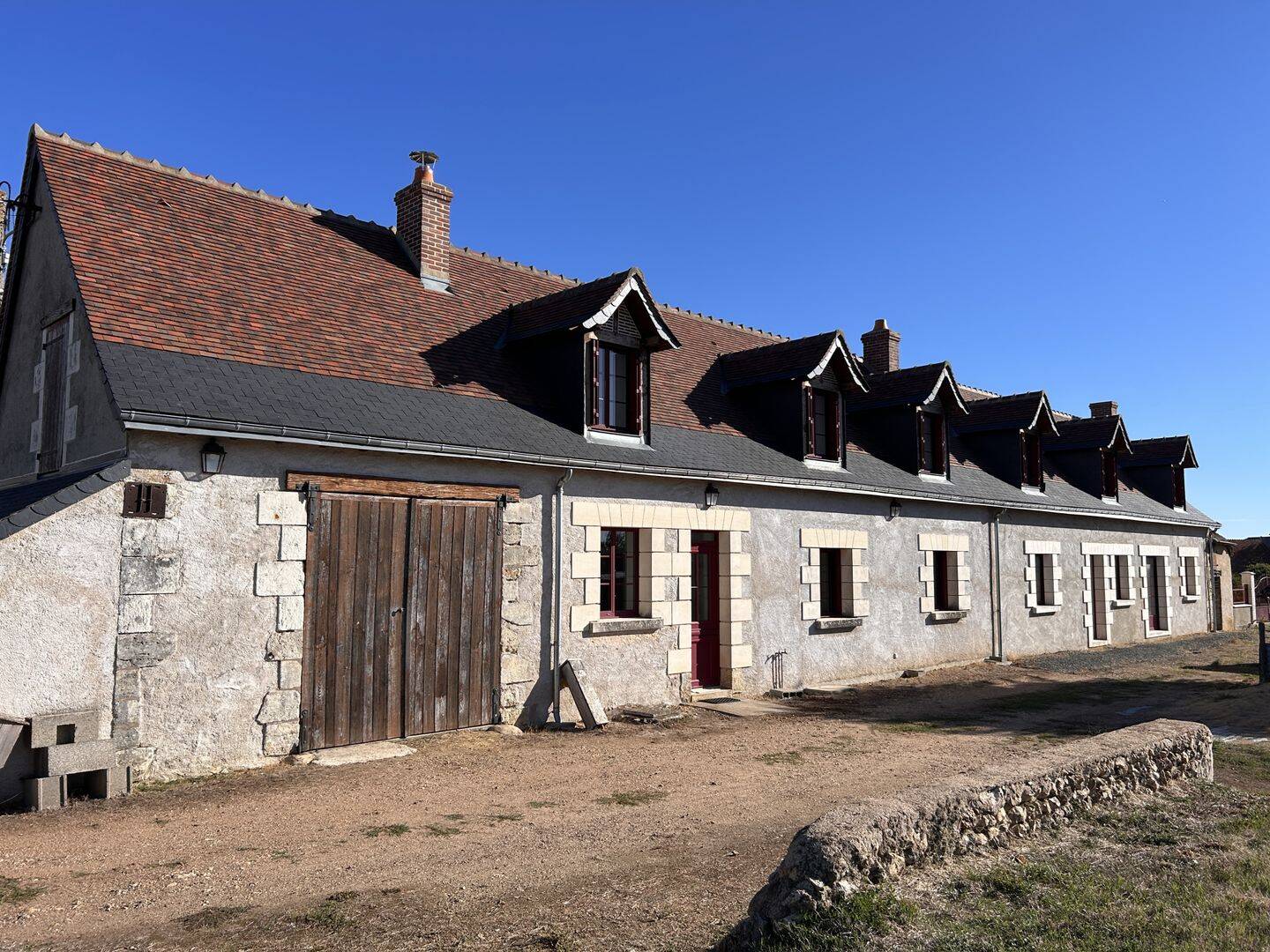 Maison 7 pièces 260 m² · à Saint-Ouen-les-Vignes · 260 m² · 395 200 €