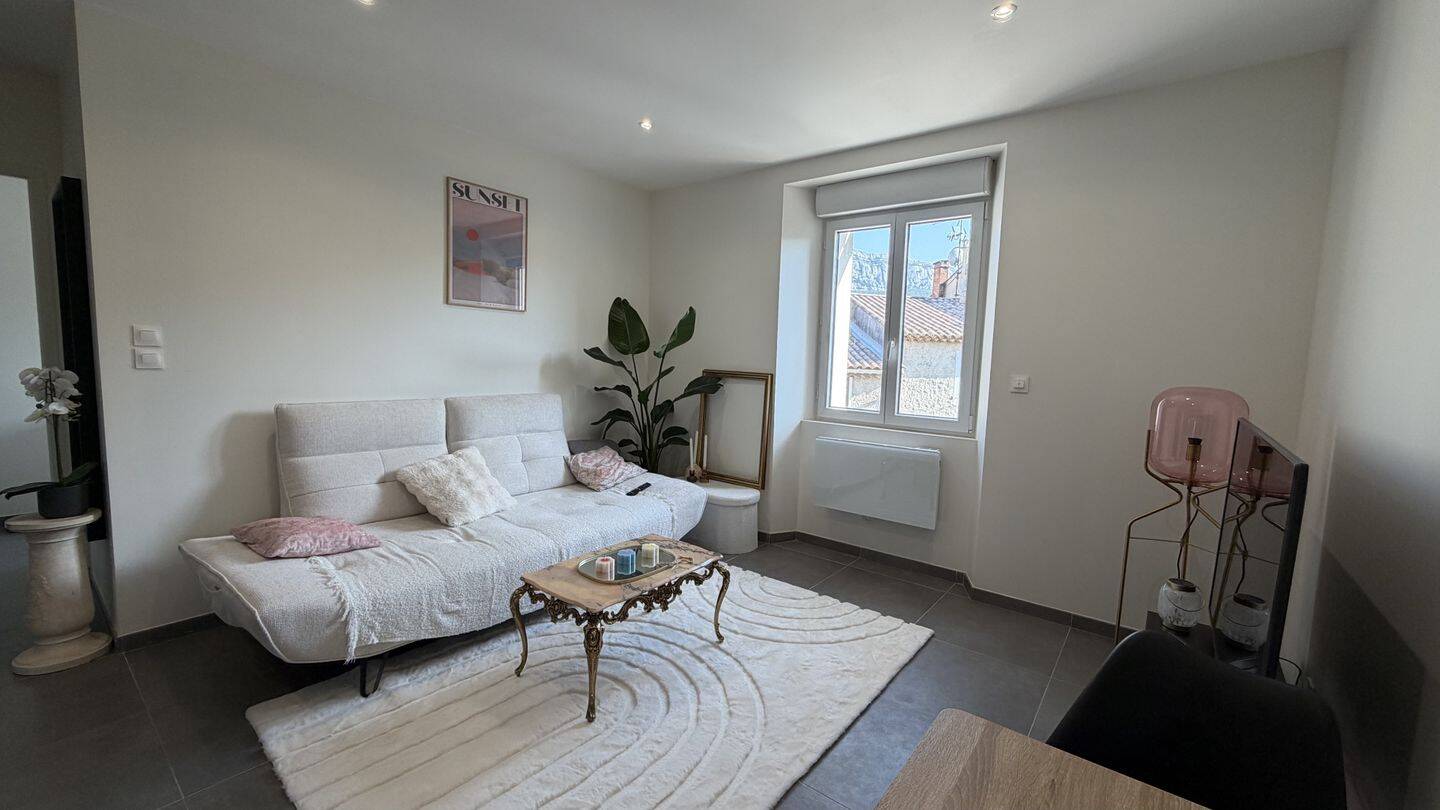 Appartement 2 pièces 37 m² · à Nans-les-Pins · 37,2 m² · 750 €