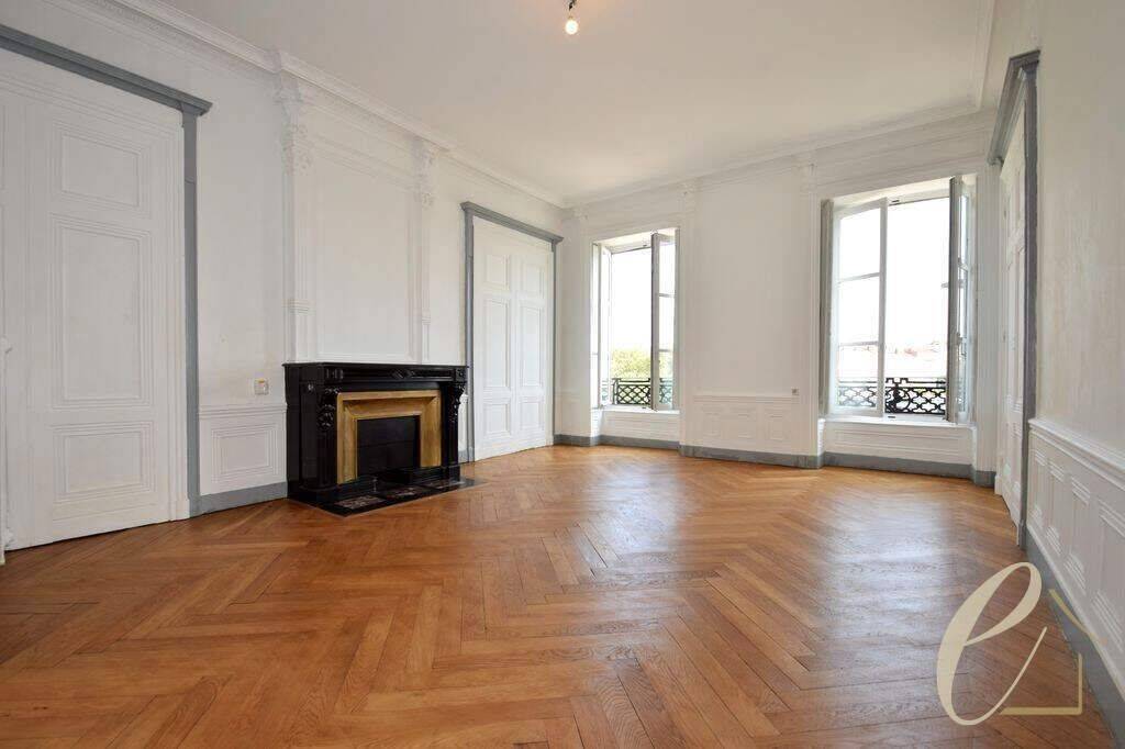 Appartement 4 pièces 153 m² · à Lyon 1er Arrondissement · 152,7 m² · 1 810 €