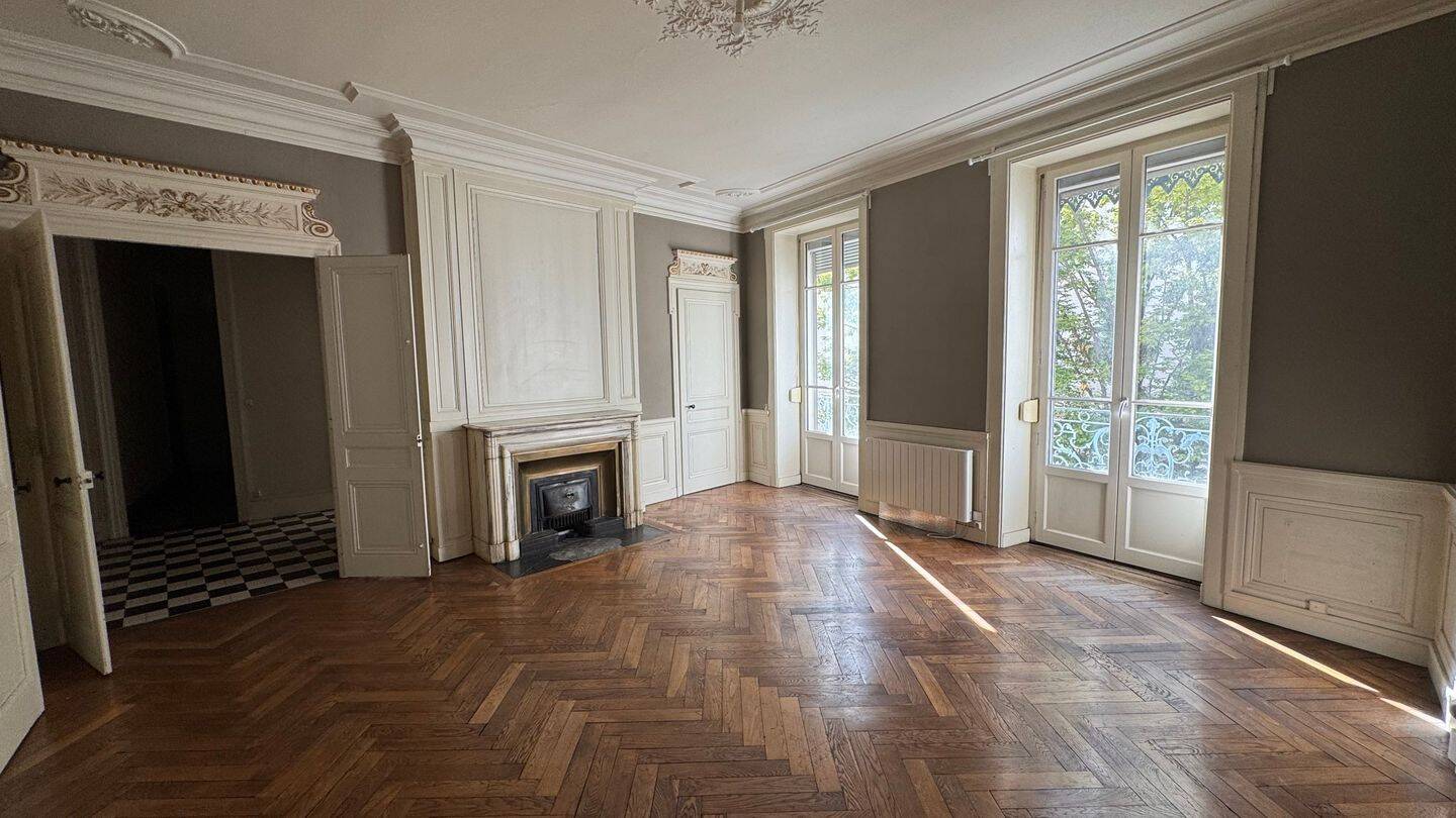 Appartement 4 pièces 135 m² · à Lyon 7ème Arrondissement · 134,6 m² · 1 610 €/mois