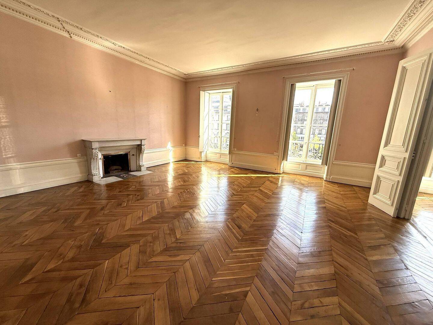 Appartement 10 pièces 236 m² · à Clermont-Ferrand · 236 m² · 2 300 €