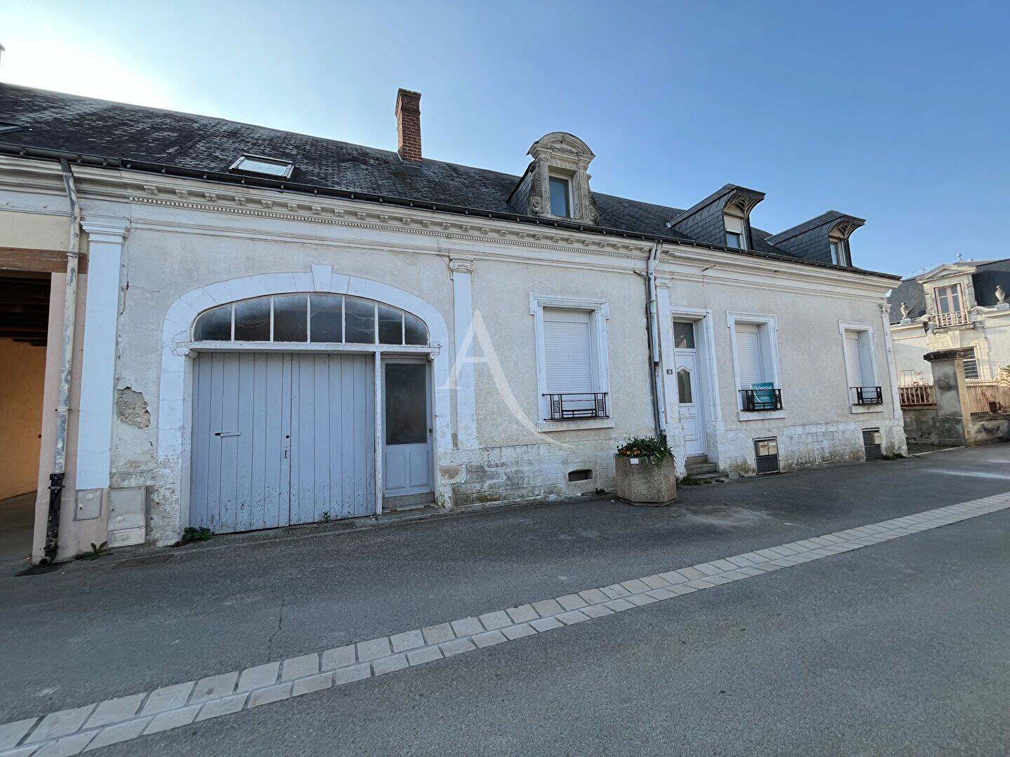 Maison 10 pièces 224 m² · à Neuillé-Pont-Pierre · 224 m² · 279 000 €
