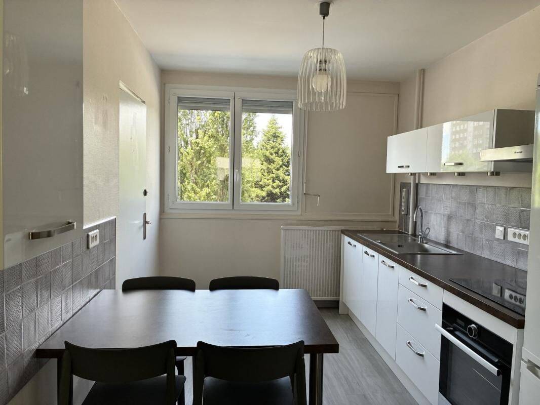 Appartement 4 pièces 81 m² · à Saint-Étienne · 81 m² · 720 €