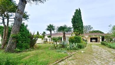 Maison en viager occupé Bouquet 264 857 € 6 pièces 4 chambres 176 m² 1 500 m² de terrain Centre Saintes 17100