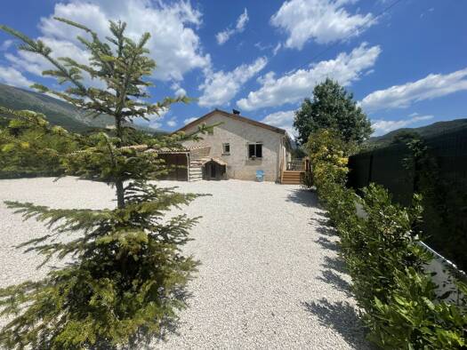 Maison à vendre 315 000 € 4 pièces 3 chambres 85 m² 1 030 m² de terrain Peyroules 04120