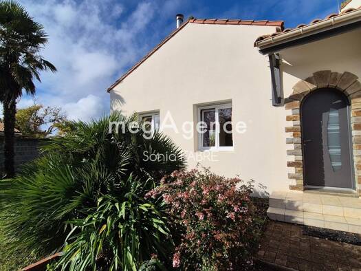 Maison à vendre 342 600 € 5 pièces 3 chambres 136 m² 1 264 m² de terrain Saint-Mars-de-Coutais 44680