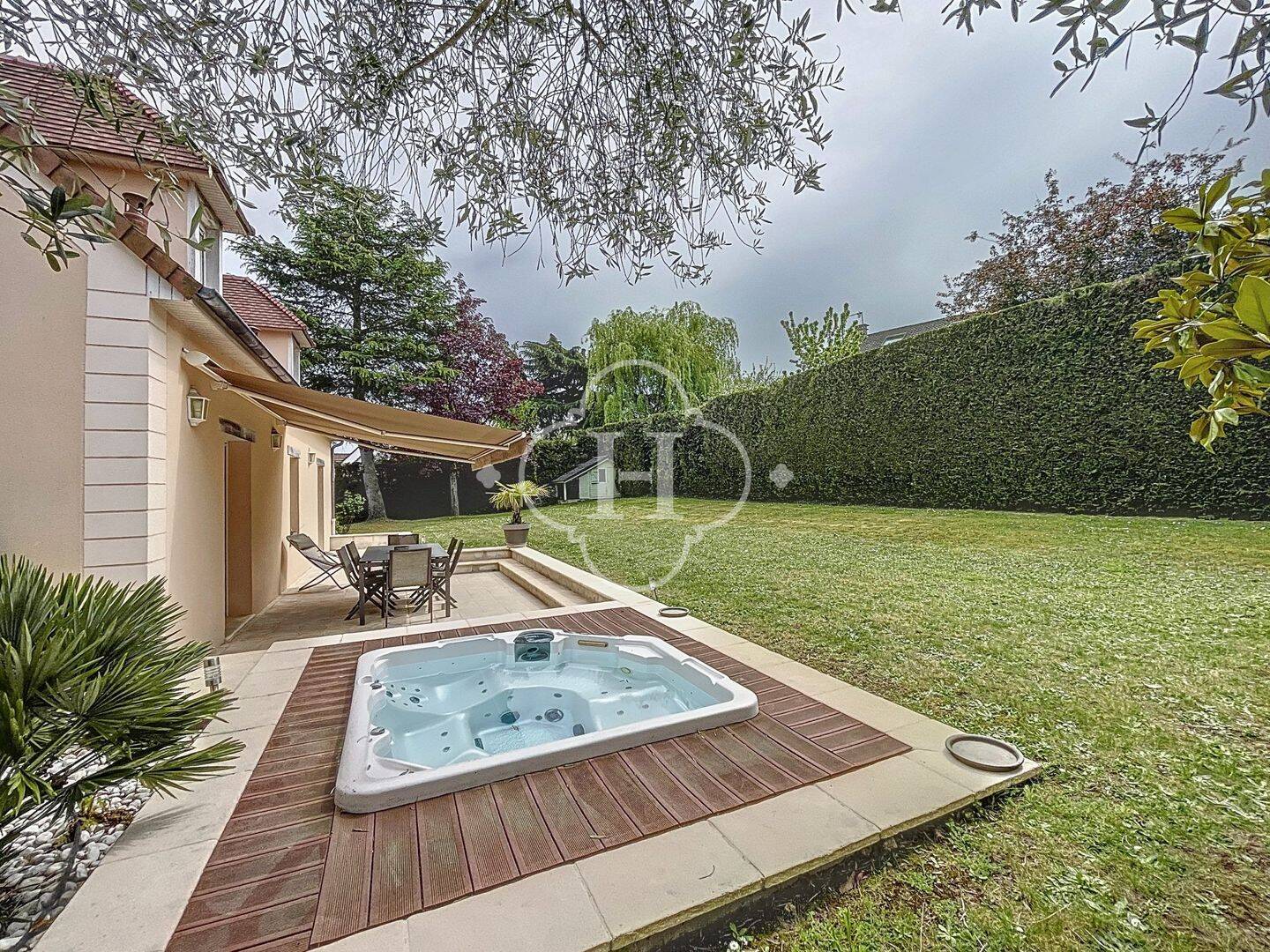 Maison 8 pièces 168 m² · à Aigremont · 168 m² · 799 000 €