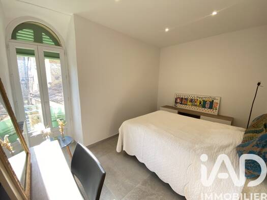 Appartement à vendre 219 000 € 3 pièces 2 chambres 62 m² Étage 1/3 Nord et Ouest Eyguières 13430