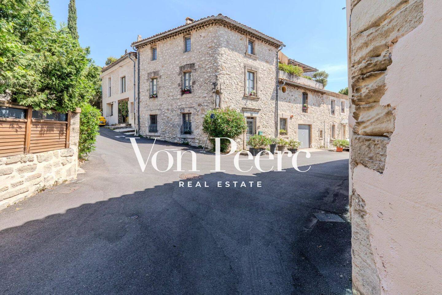 Maison 6 pièces 170 m² · à Rochefort-du-Gard · 170 m² · 515 000 €