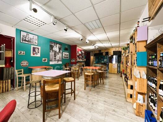 Immeuble à vendre 257 000 € 188 m² Pons 17800