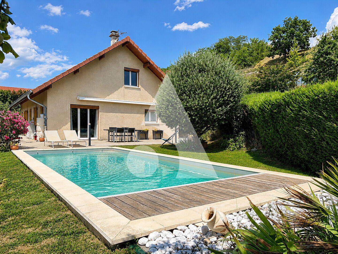 Maison 6 pièces 136 m² · à Voglans · 136,2 m² · 590 000 €