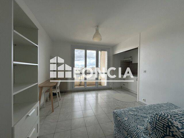 Appartement 1 pièce 21 m² · à Orléans · 20,7 m² · 508 €