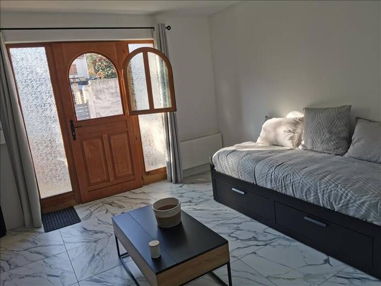 Appartement à louer 569 € 1 pièce 20 m² RDC disponible à partir du 08/05/2025 Cités Leroy Saint-Fargeau-Ponthierry 77310