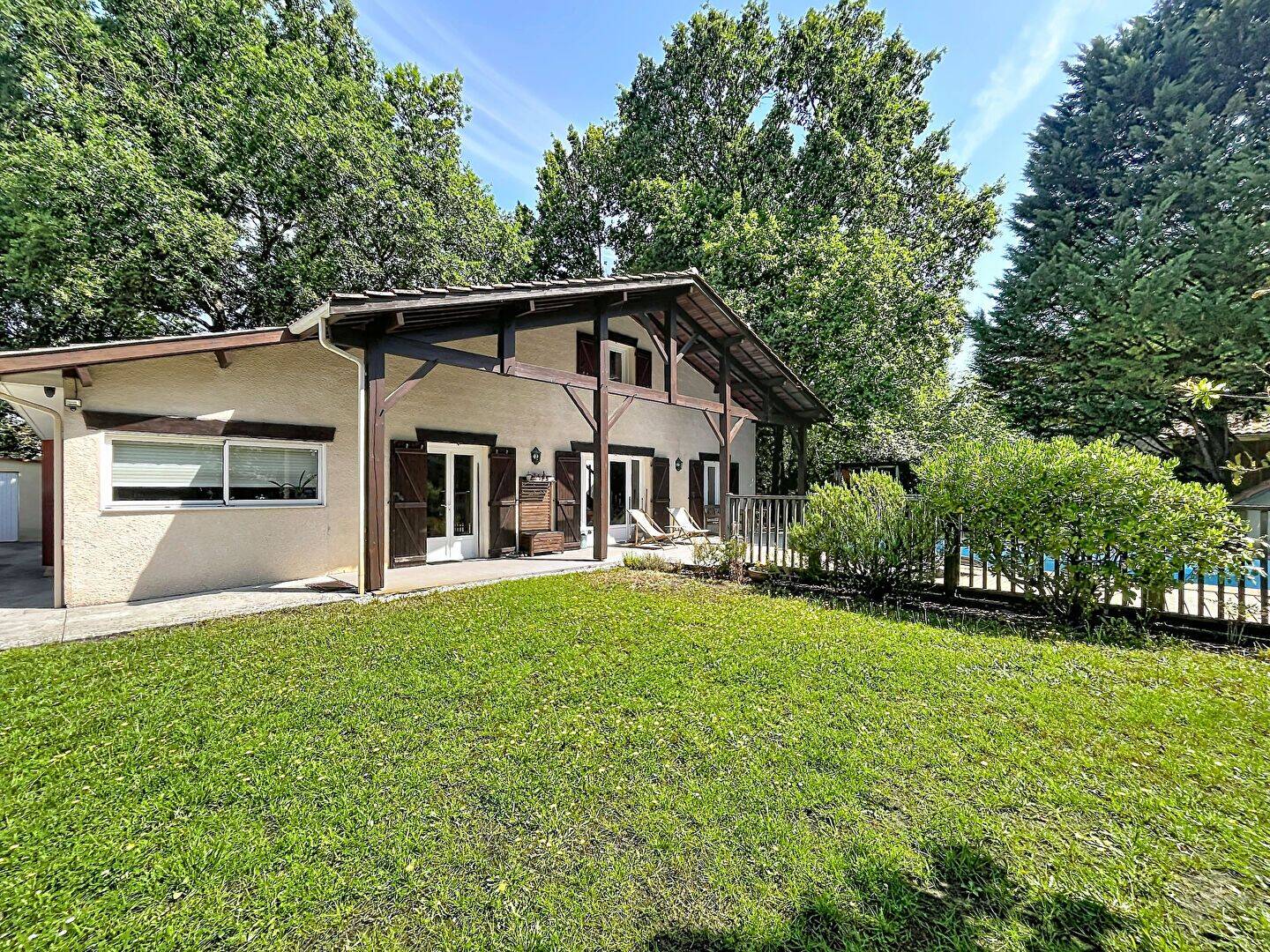 Maison 6 pièces 163 m² · à Saint-Jean-d'Illac · 163 m² · 585 000 €