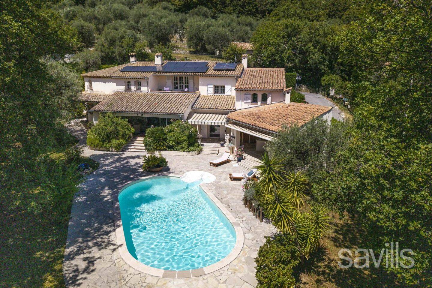 Maison 6 pièces 262 m² · à Le Broc · 262 m² · 1 155 000 €