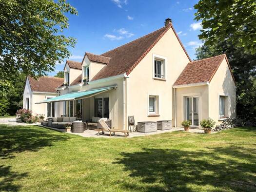 Maison à vendre 1 695 000 € 8 pièces 5 chambres 250 m² 1 438 m² de terrain Sud RER Le Vésinet 78110