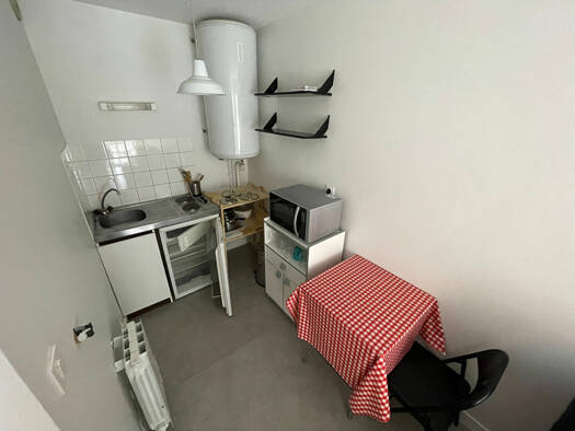 Appartement à louer 410 € 1 pièce 24 m² RDC disponible dès maintenant Poitiers Ouest-Le Porteau-Les Rocs-Montmidi Poitiers 86000