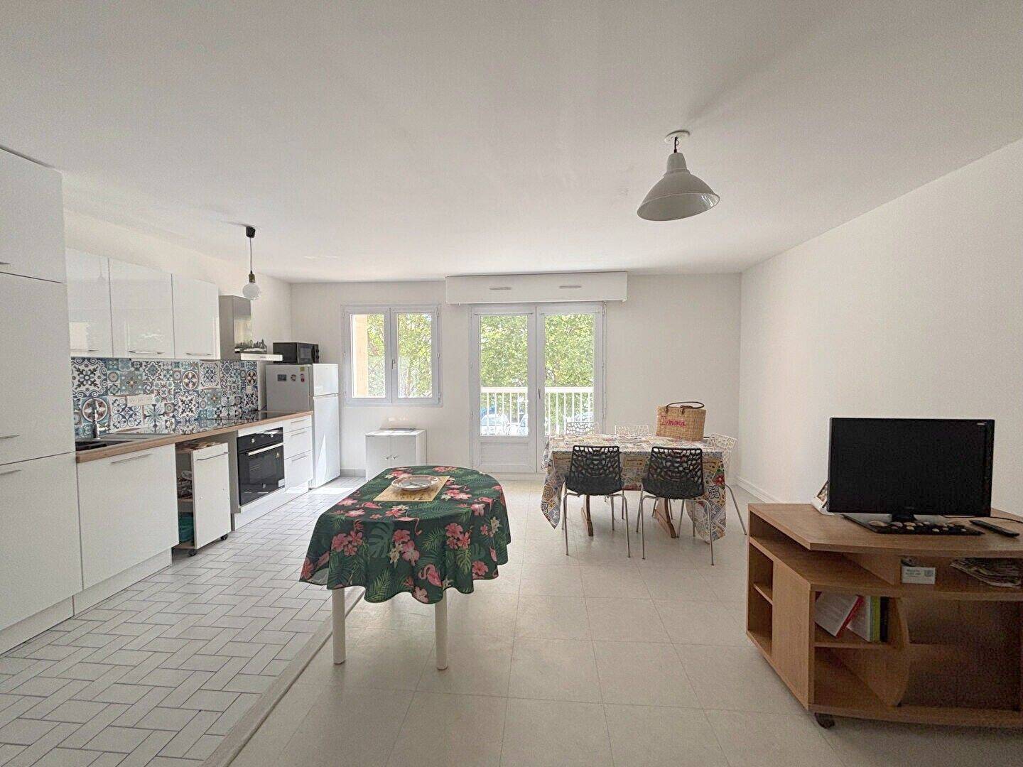 Appartement 3 pièces à louer Non Meublé (meubles à disposition) — 1