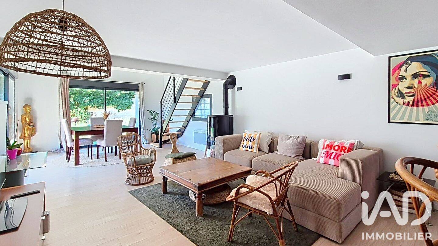 Maison 6 pièces 148 m² · à Crécy-la-Chapelle · 148 m² · 300 000 €