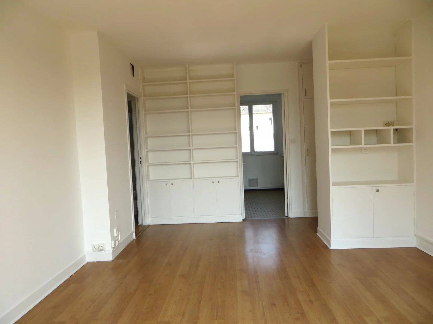 Appartement 4 pièces 70 m² · à Le Mesnil-le-Roi · 69,8 m² · 1 150 €/mois