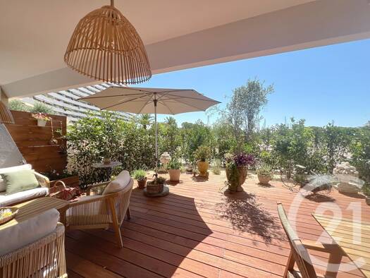 Appartement à vendre 689 000 € 3 pièces 2 chambres 67,2 m² 1er étage Marina Villeneuve-Loubet 06270