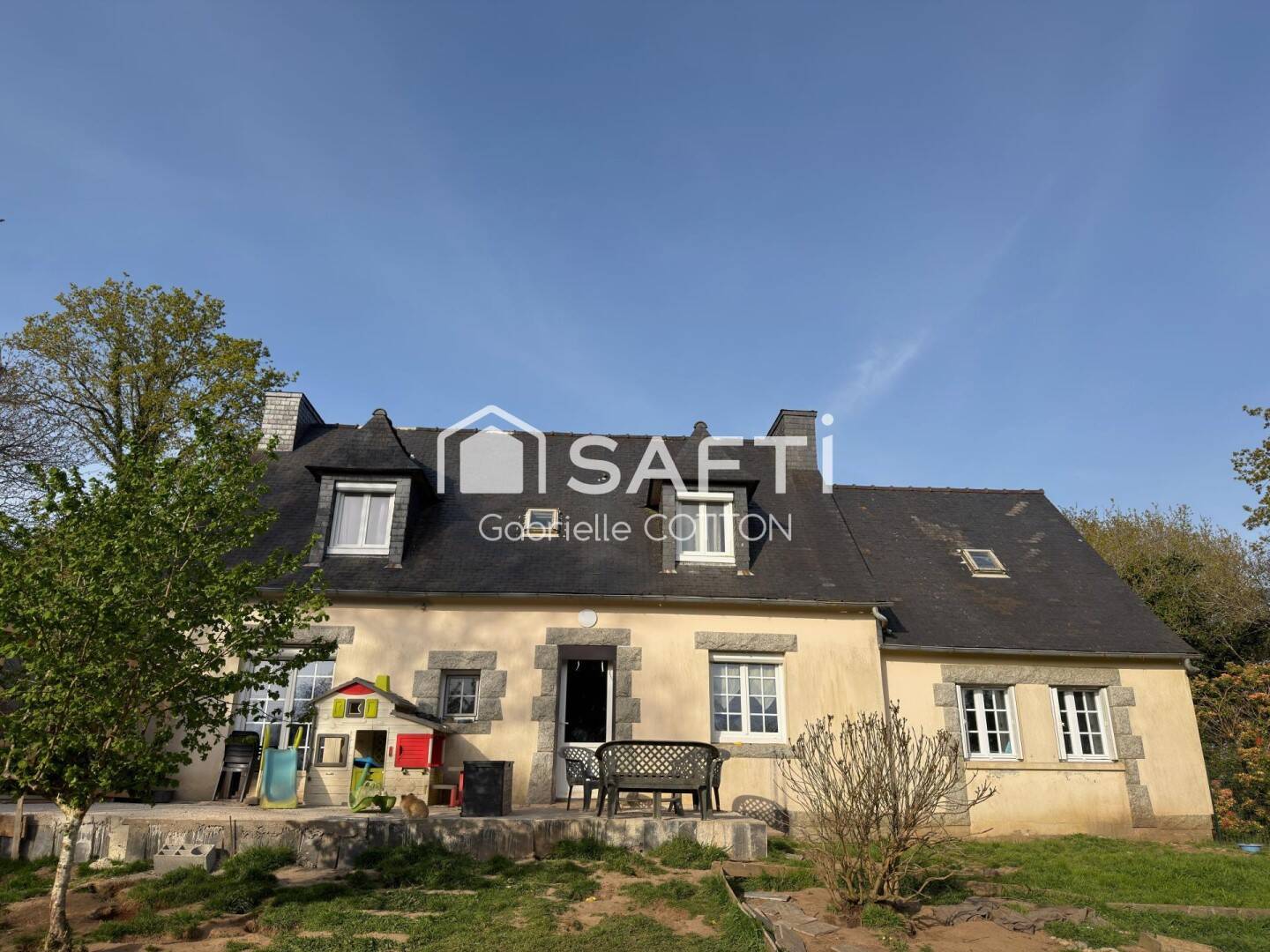 Maison 5 pièces 115 m² · à La Feuillée · 115 m² · 180 000 €